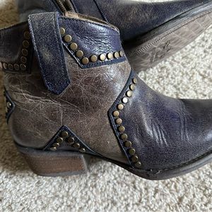 Circle G Studded Star Inlay Booties - Round Toe